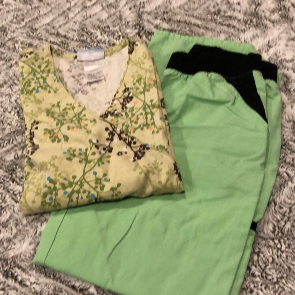 Scrubs set